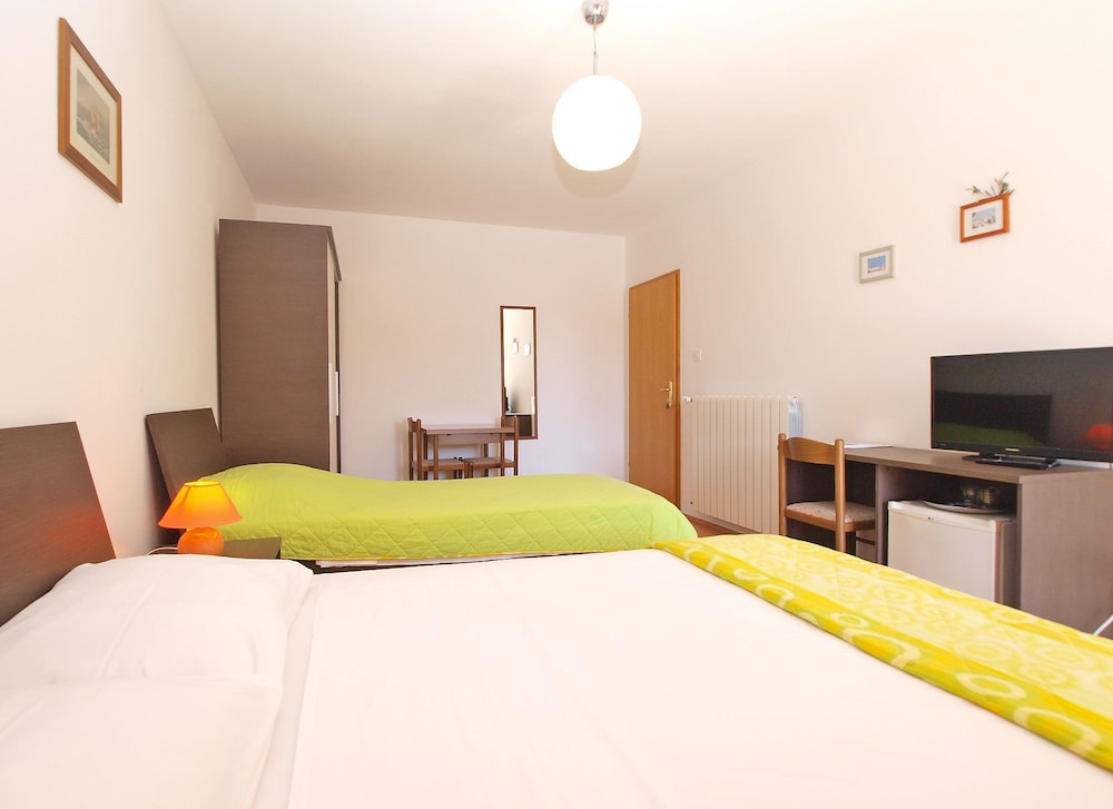 Apartments Ivica 1452 16/37