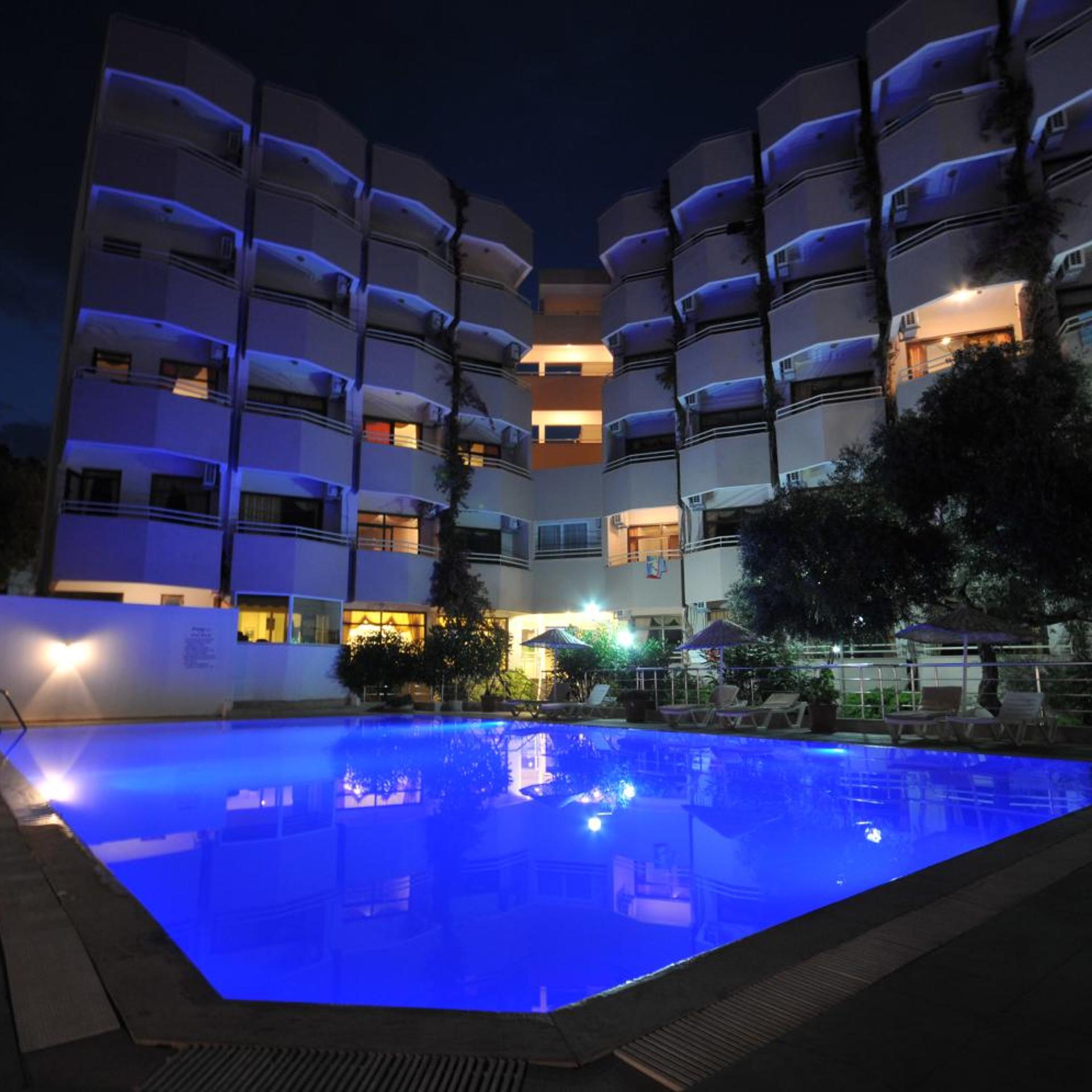 Amos Hotel 30/54