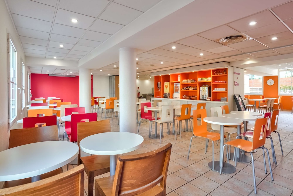 PREMIERE CLASSE PARIS OUEST PONT DE SURESNES 43/55
