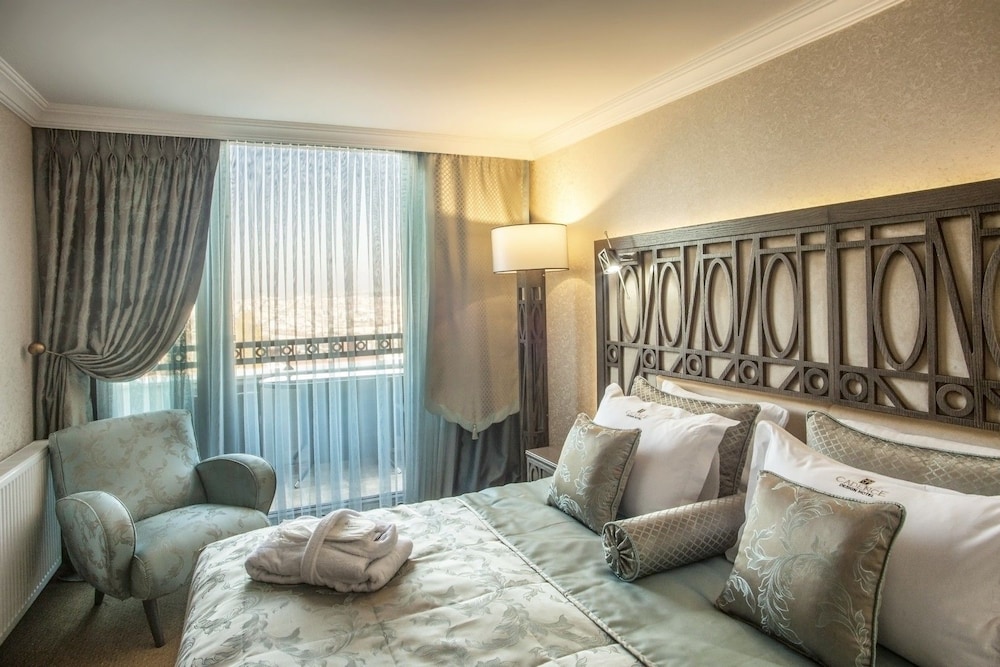 Cadence Design Hotel 6/22