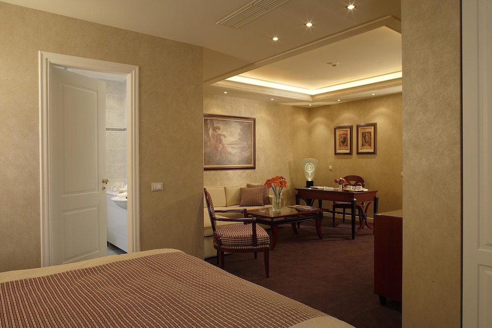 THEOXENIA HOUSE 39/44