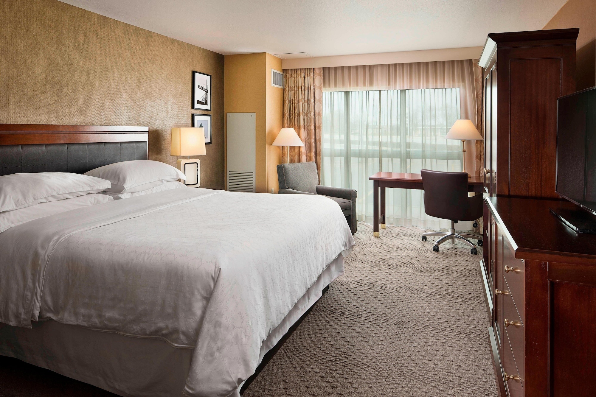 Tower, Executive, King Bed