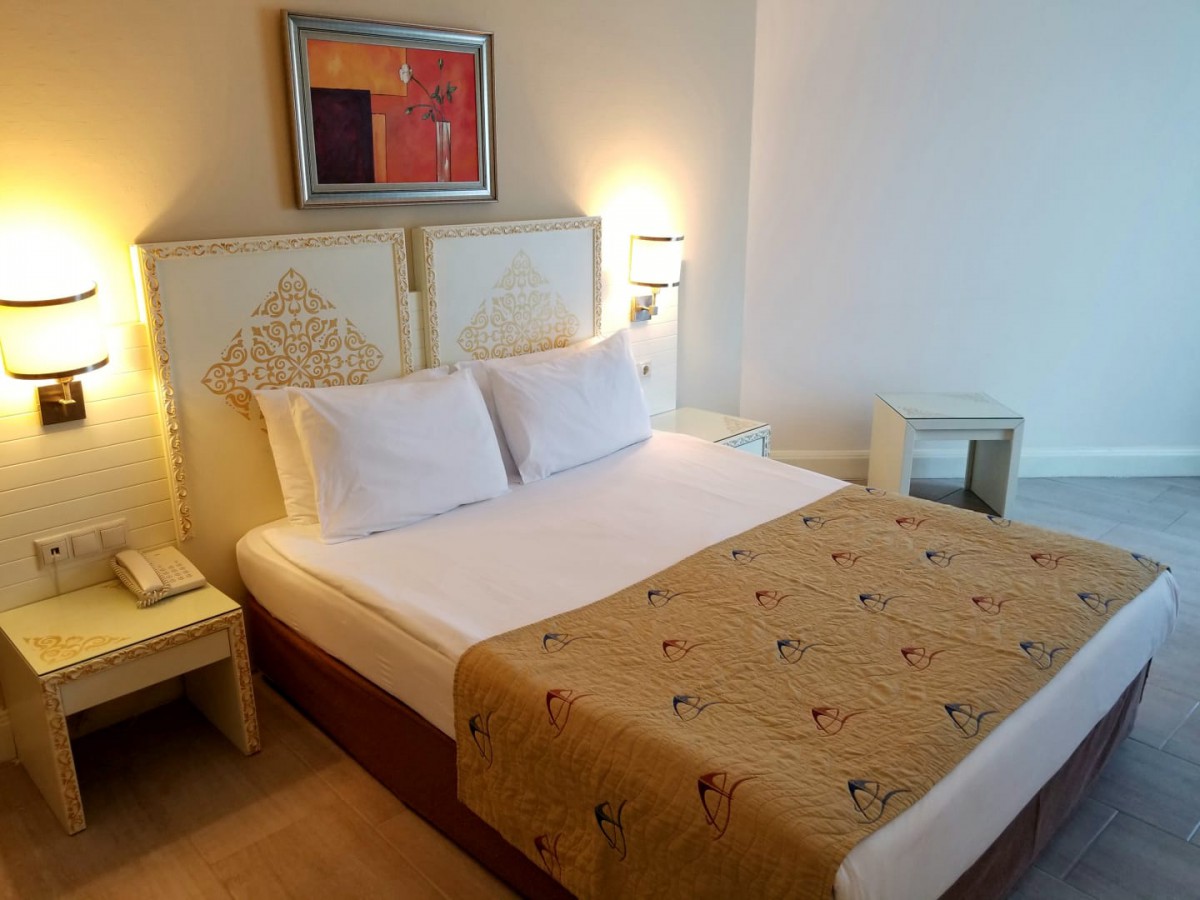ROOM, DOUBLE BED, SIDE SEA VIEW