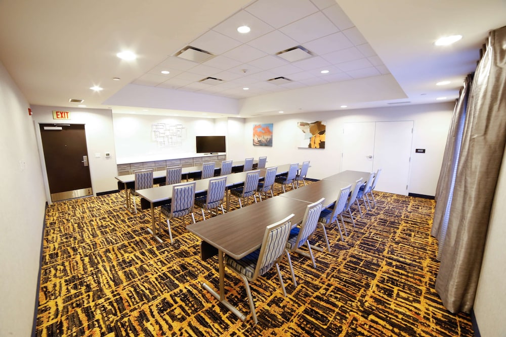 Hampton Inn Suites Forest City Nc 41/43