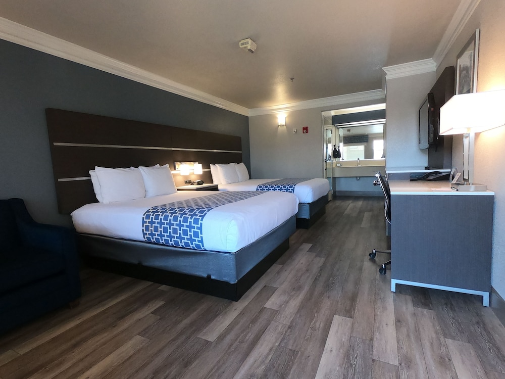 Best Western Inn & Suites Lemoore 15/36