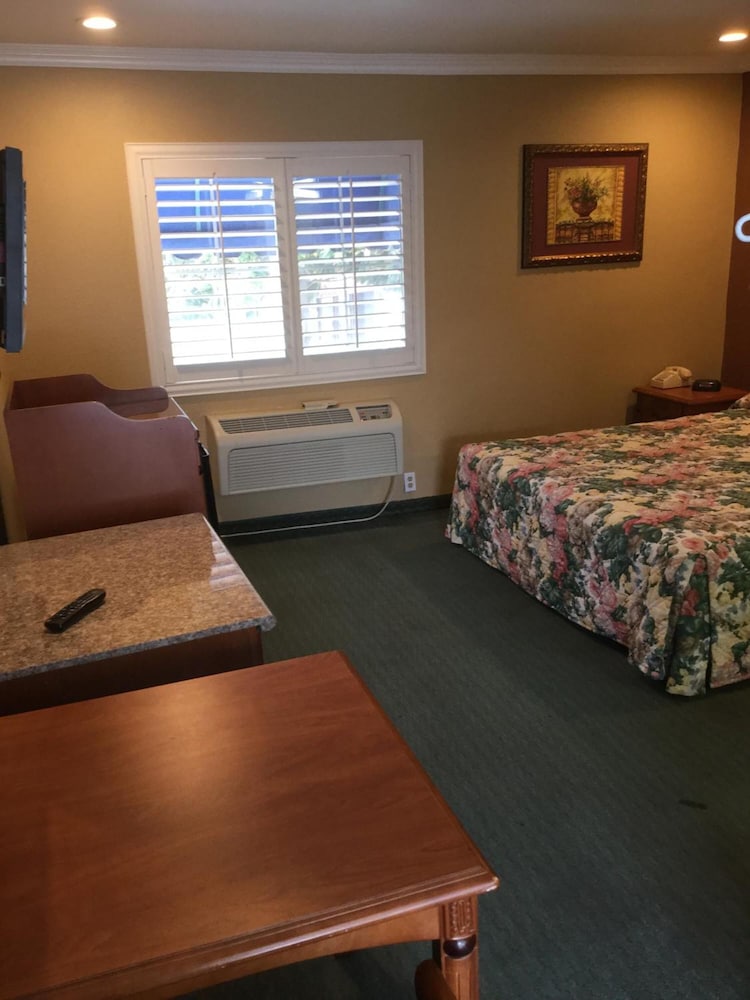 Beverly Inn 41/64