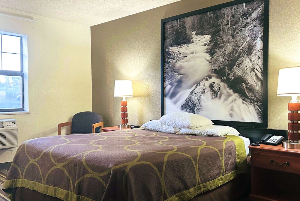 Super 8 by Wyndham Colorado Springs/Afa Area 7/19
