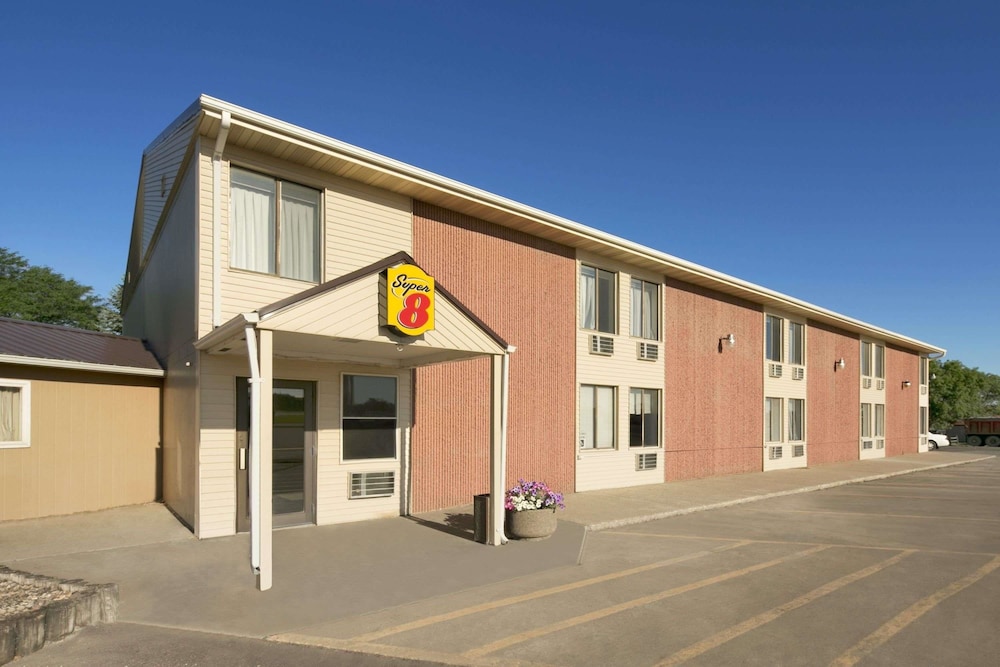 Super 8 by Wyndham Redfield 1/24