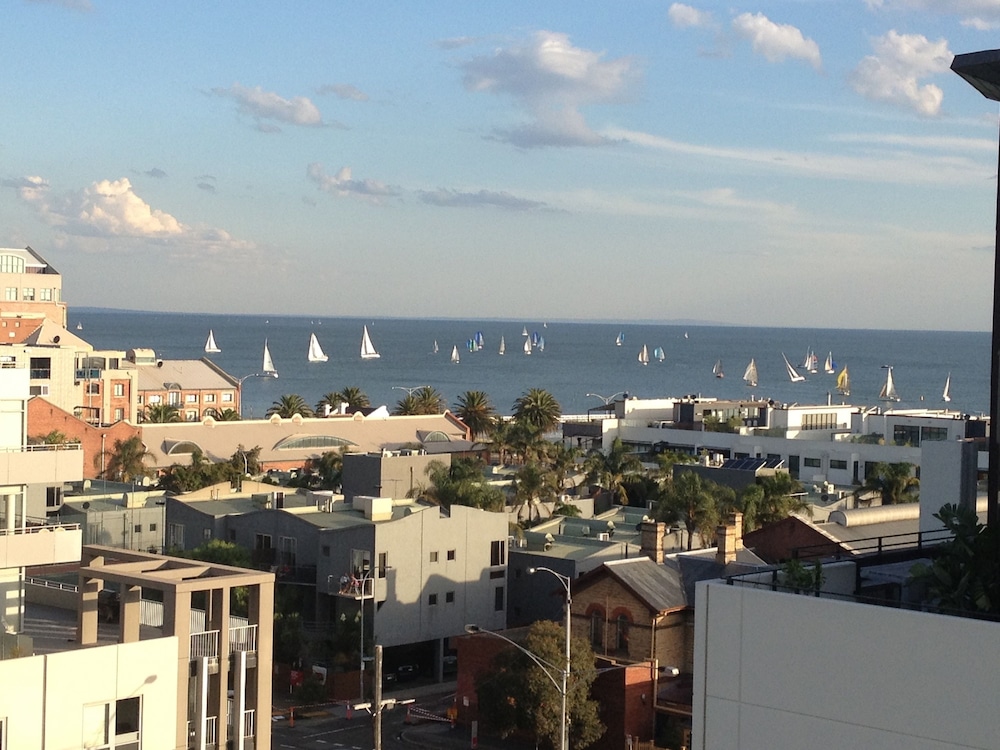 Spacious Seaviews 19/24