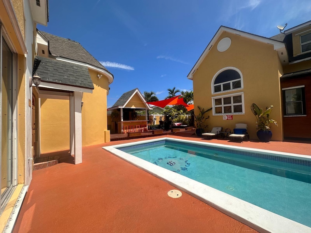 Brownstone Marlin Drive 41/50