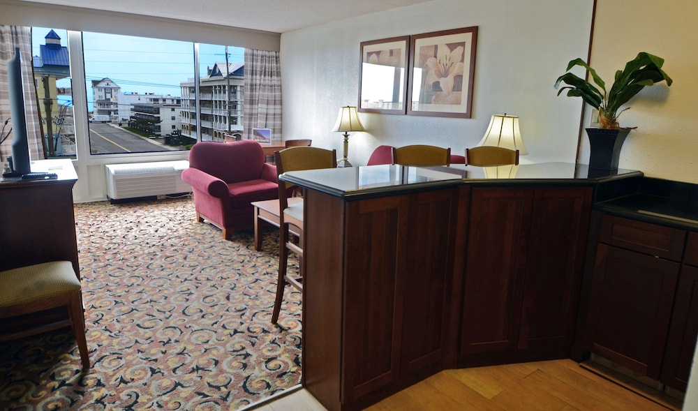 Fenwick Inn 7/73
