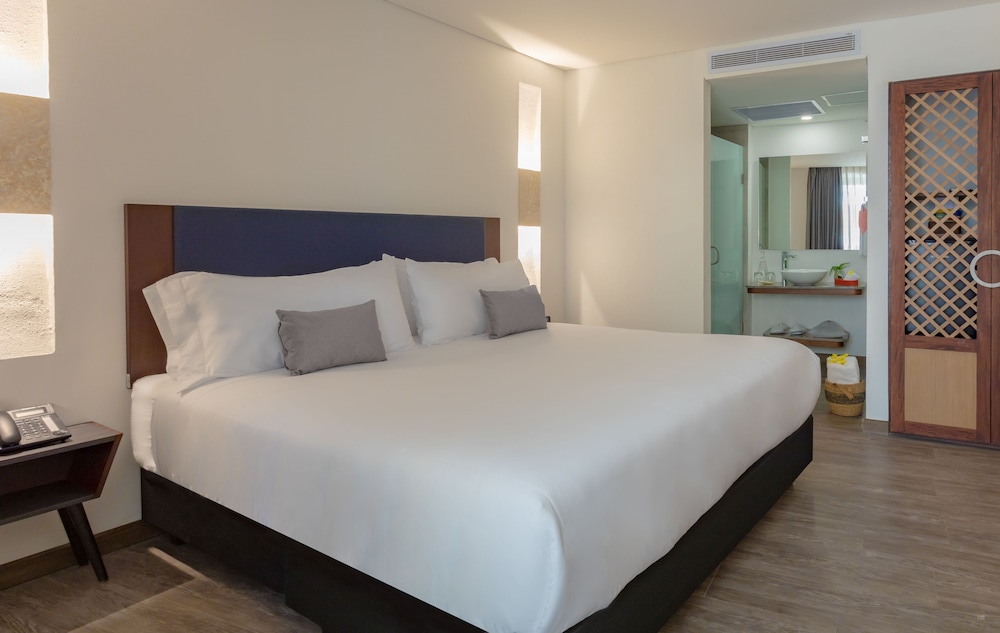 Santa Catalina Hotel 18/37