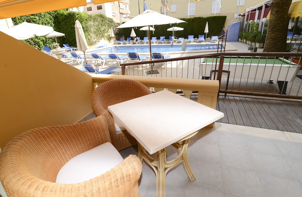 Hotel Amoros 48/69
