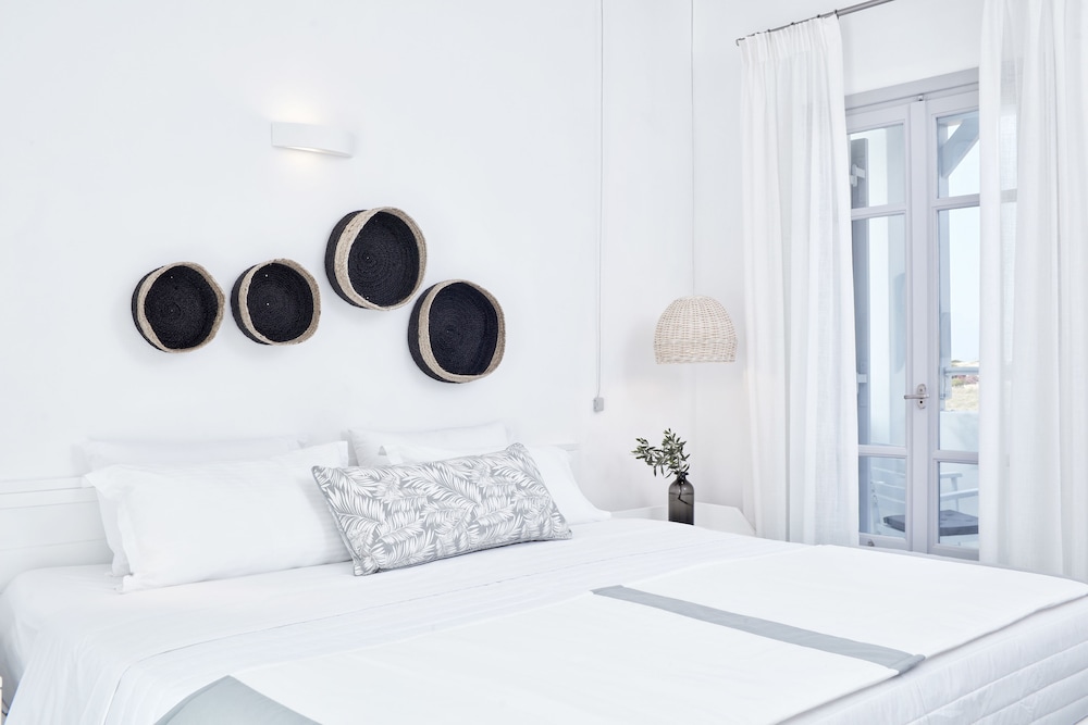 Mr Mrs White Paros 14/76