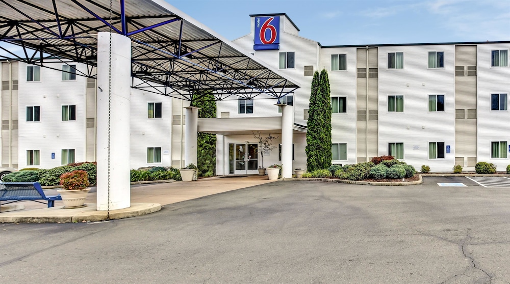 Motel6 Roseburg, OR - I-5 in ROSEBURG - OR