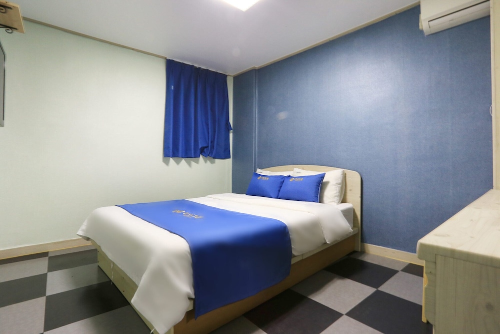 PEANUT HOTEL 29/61