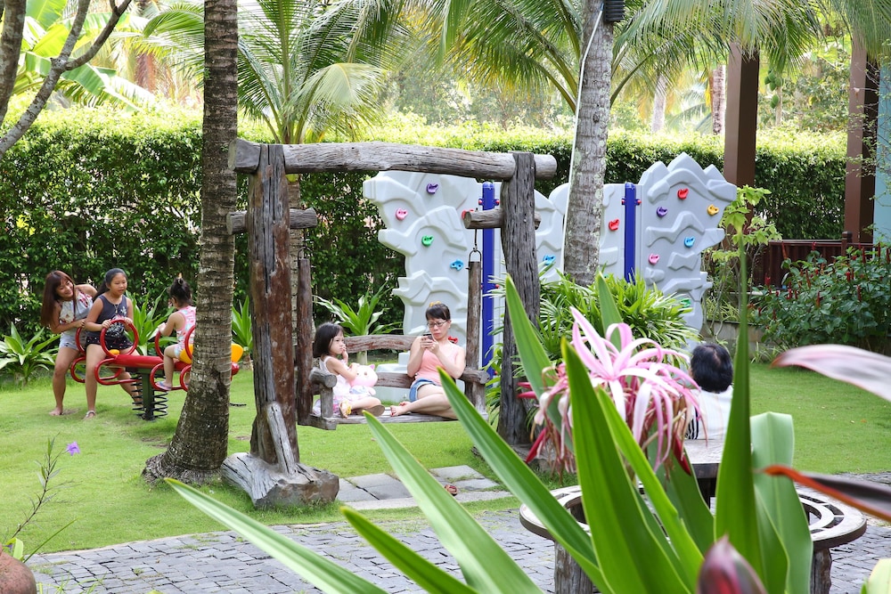 Tropicana Resort 66/74