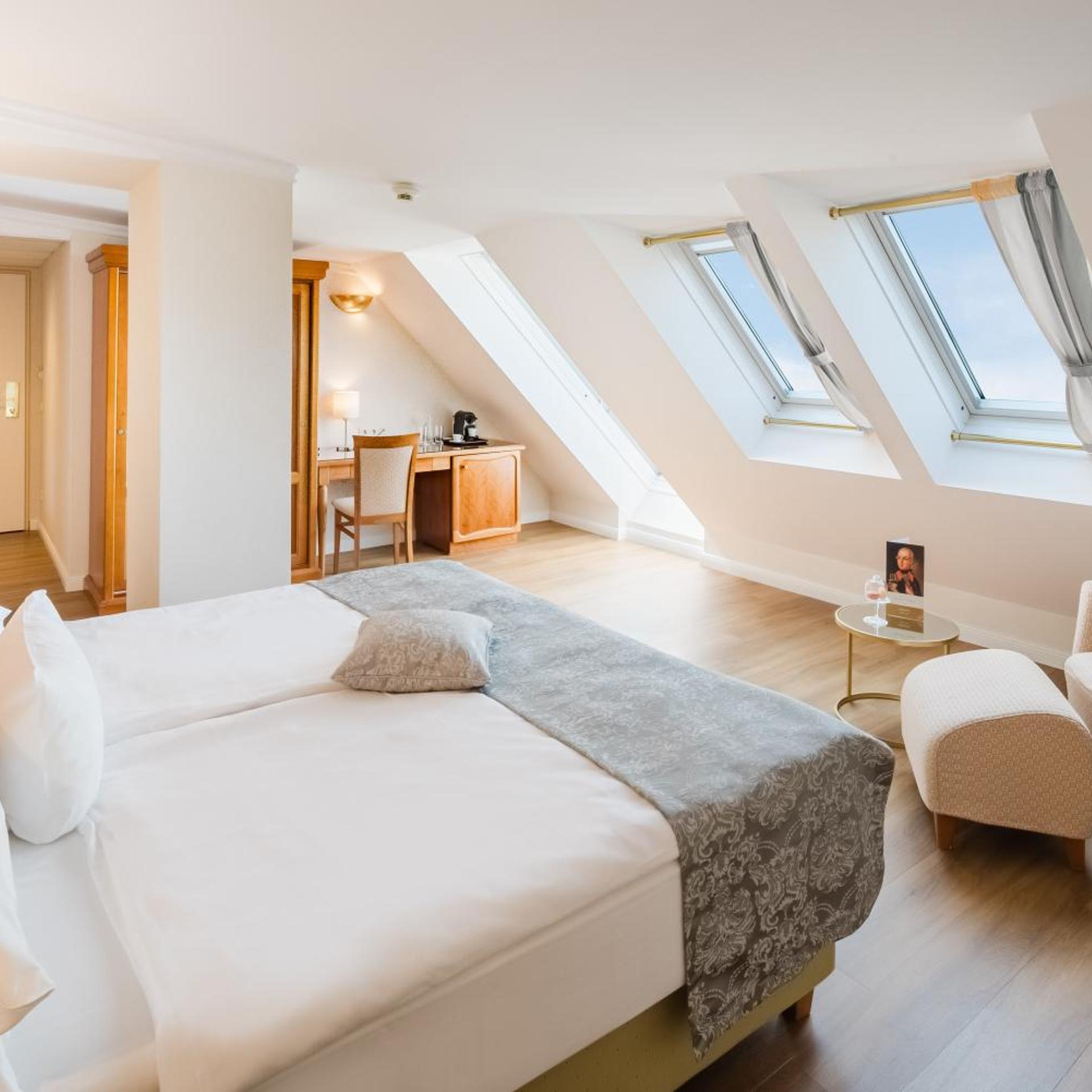Deluxe, King Bed