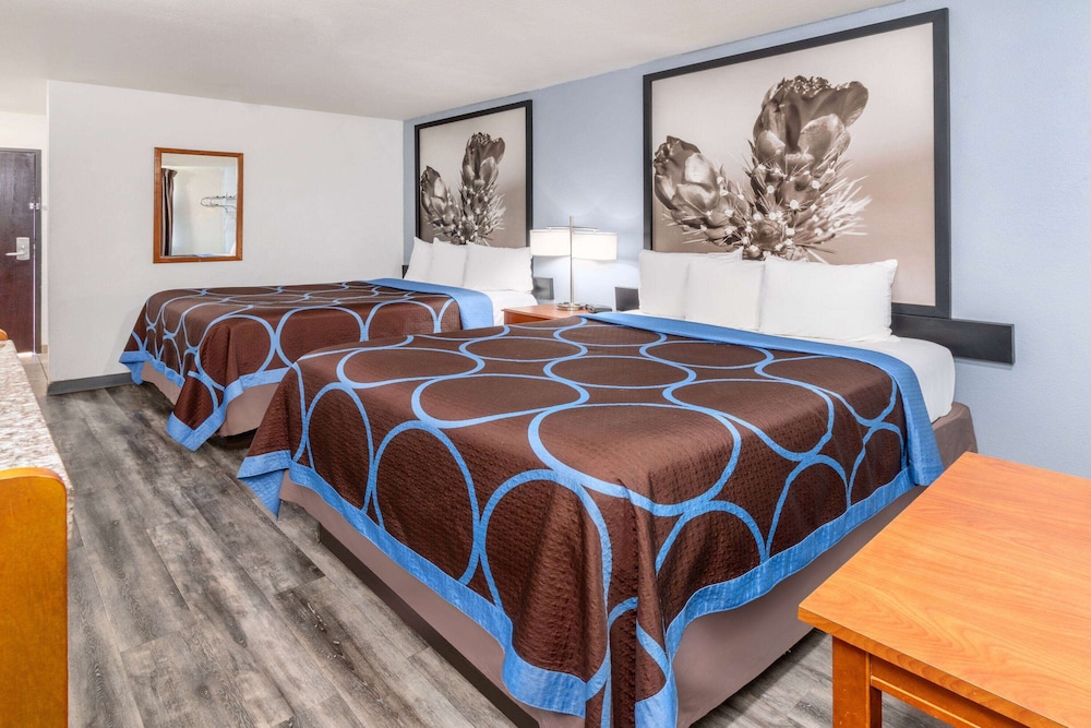 Super 8 by Wyndham Clayton 25/28