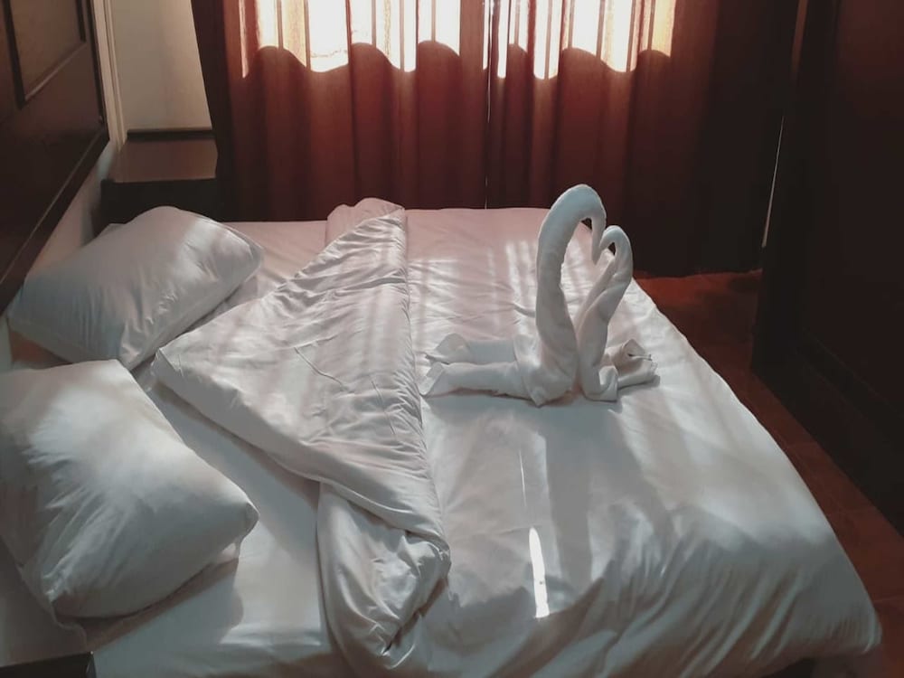 Al-Nujoom Hotel Suites 10/19