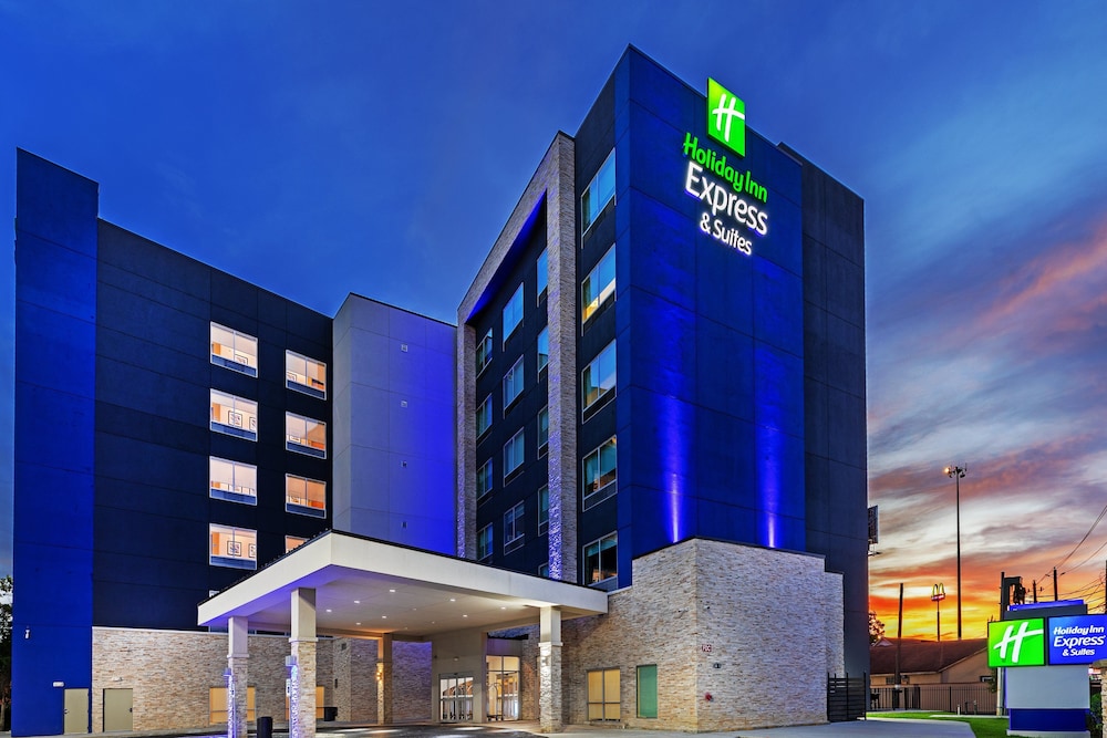 Holiday Inn Express & Suites Houston - N Downtown 1/48