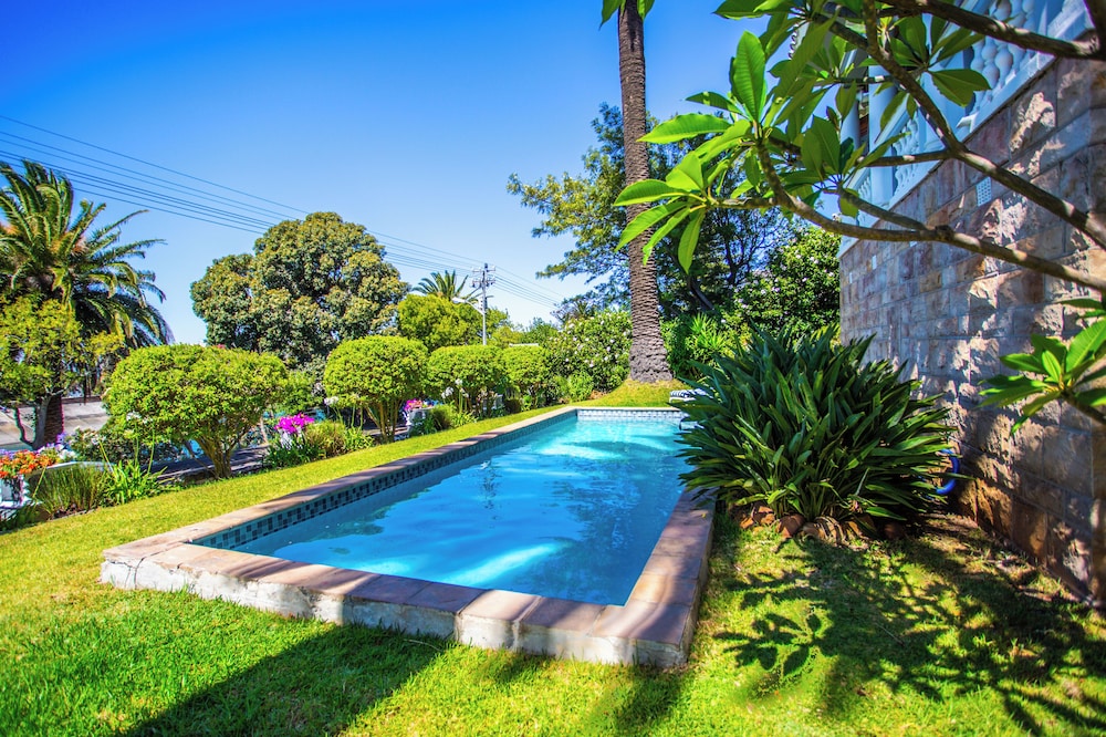 Cape Riviera Guesthouse 44/50