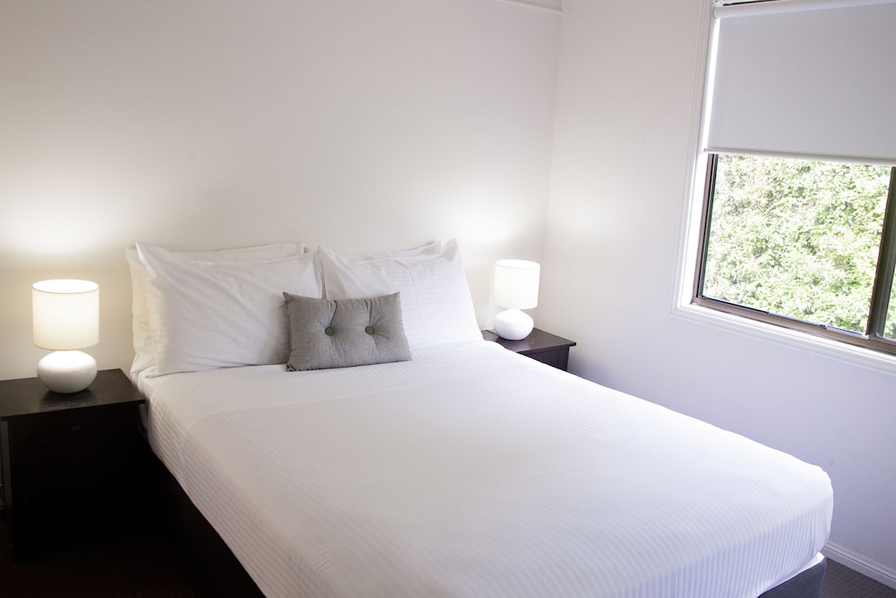 Nepean Shores Riverside Resort & Conference Centre 16/45