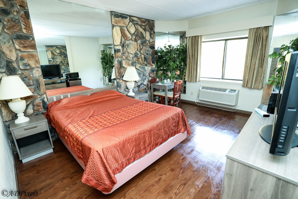 La Mirage Motor Inn 4/36
