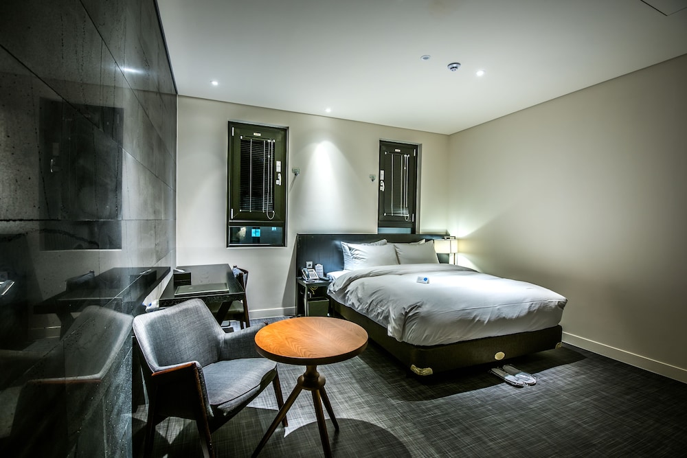 Rivertain Hotel 26/74