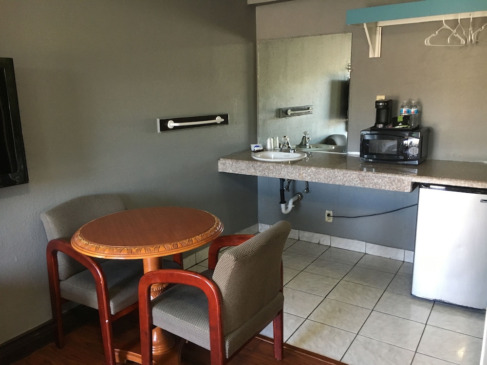 Eagle Inn Motel 27/35