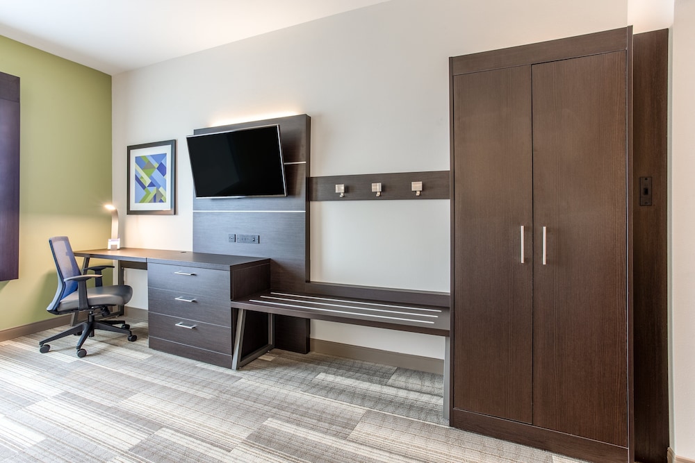 Holiday Inn Express & Suites Ottawa 48/50