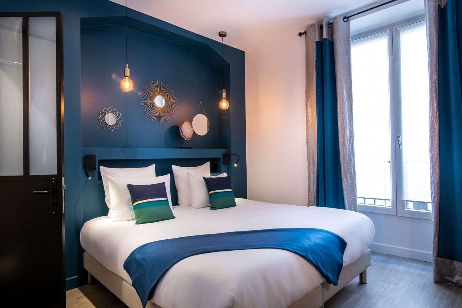 ROOM, SINGLE