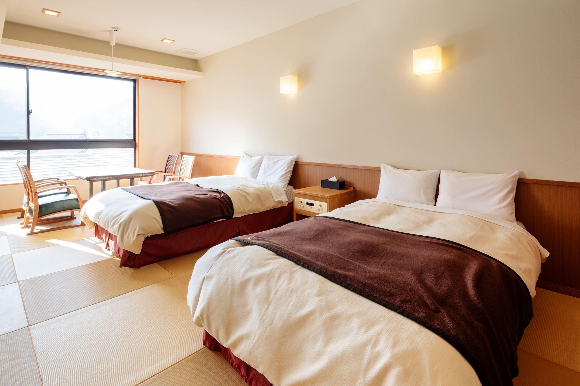 SEMI ROOM, SUITE