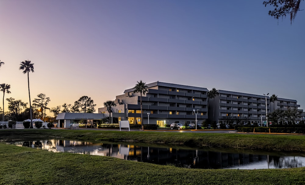 Palazzo Lakeside Hotel 3/50