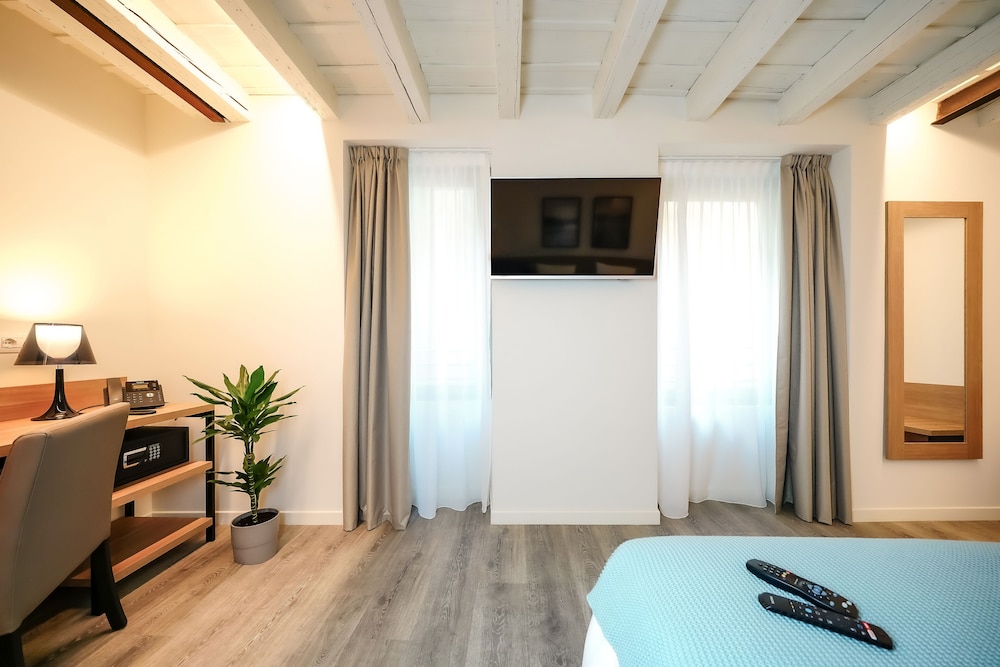 Bergamo Inn 15 25/45