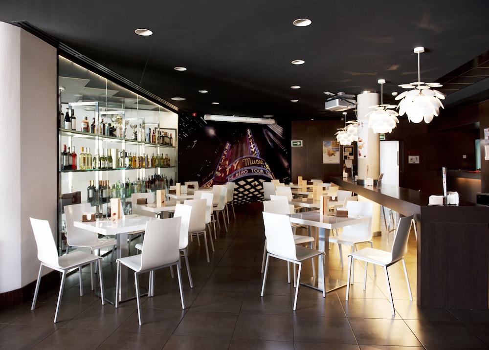 Hotel Tach Madrid Airport 41/59