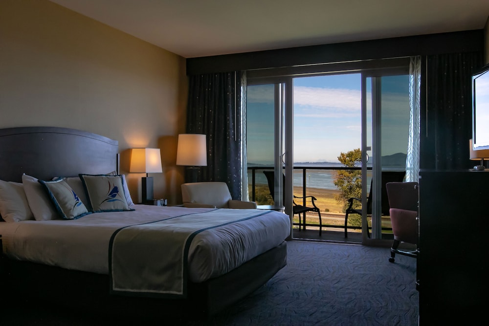 Deluxe, King Bed, Bay View