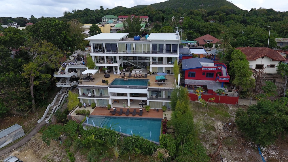 Ocean Suites Boutique Hotel 4/66