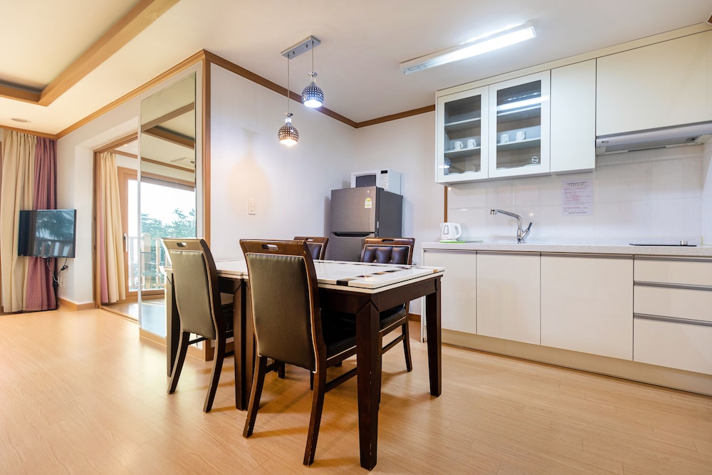 The Bay Resort 36/50