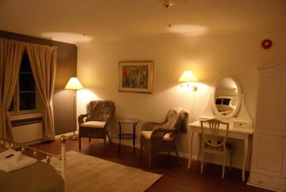 Fjordslottet Hotell 13/20