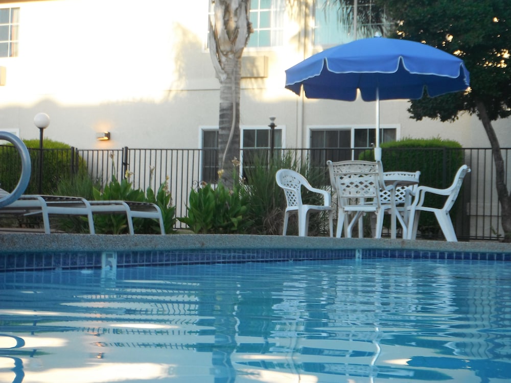 Ramada by Wyndham Merced 49/57