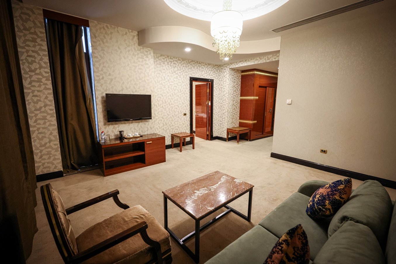 Sapphire Hotel 49/72