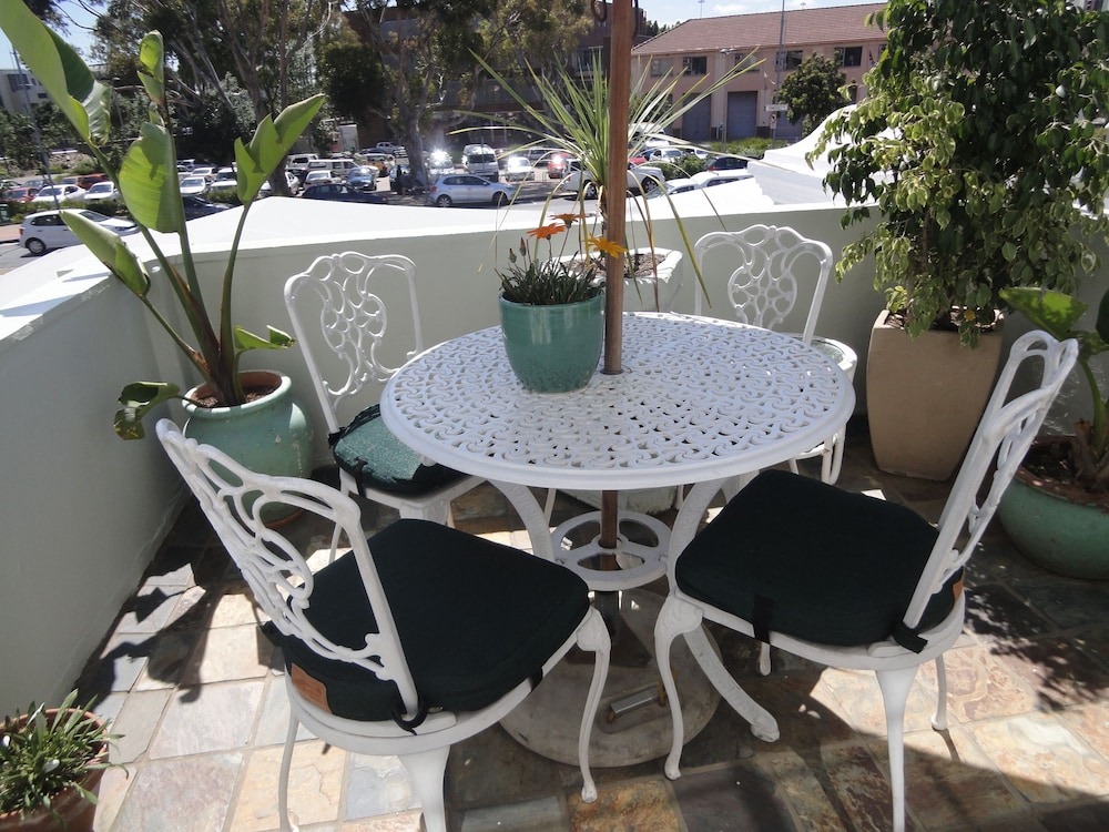 The Greenhouse Boutique Hotel 33/43