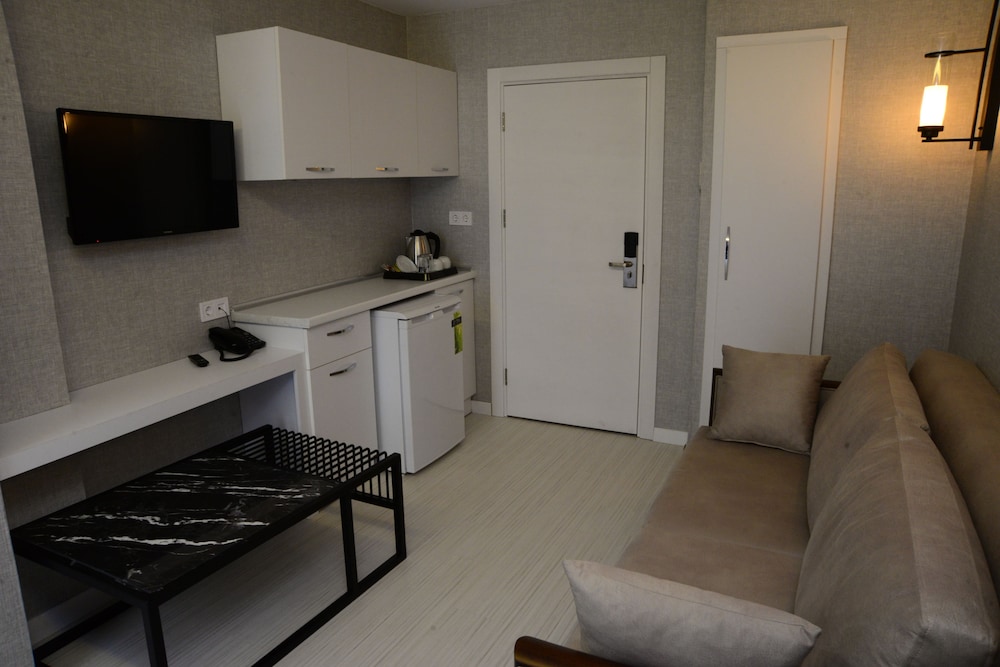 Gardenya Suite Hotel 33/43