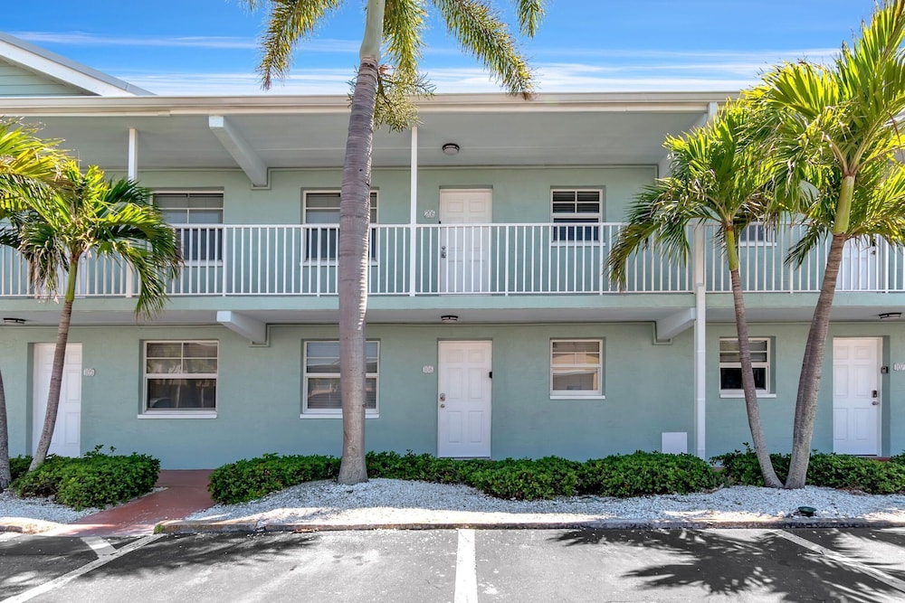 Barefoot Beach Resort 6/77