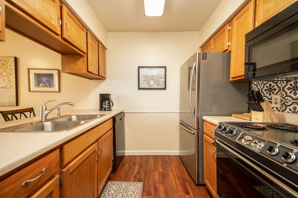 Pointe Royale Condominium Resort & Golf Course 79/81
