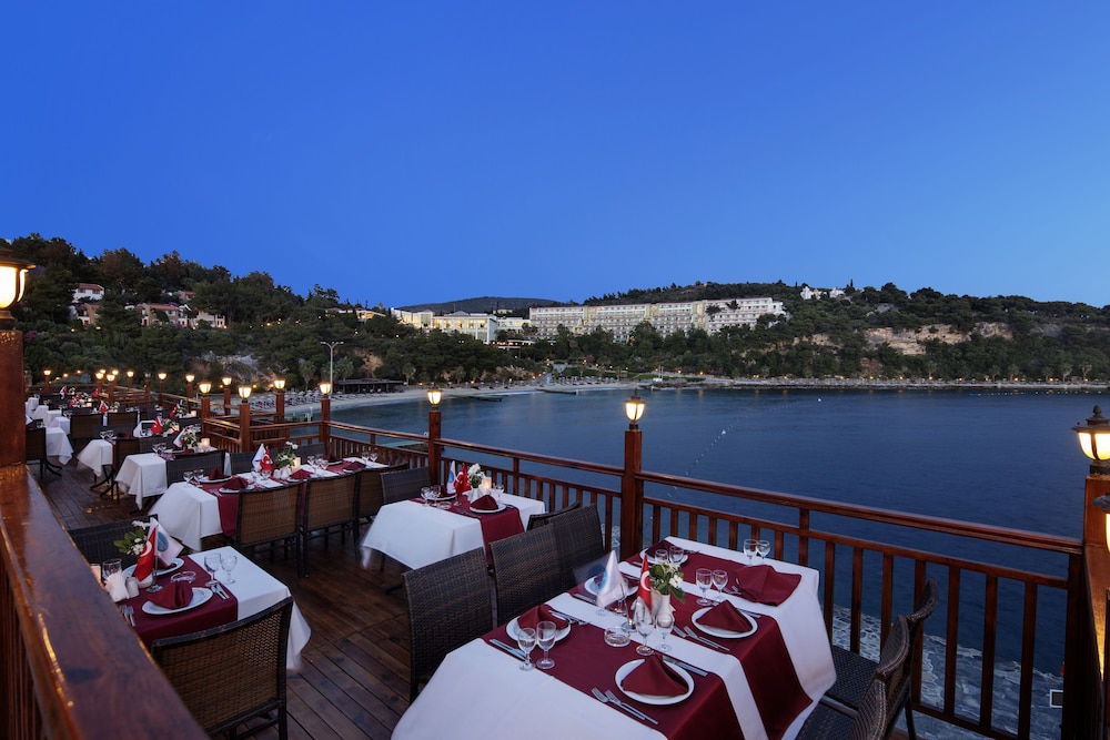 Pine Bay Holiday Resort 56/72
