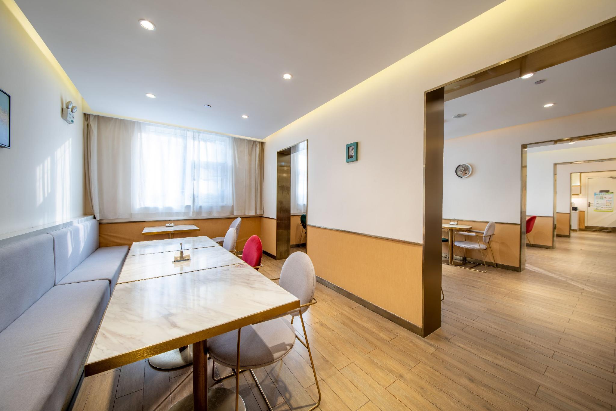 White Yulan Hotel (Xi'an Hangtiancheng Metro Station) 31/41