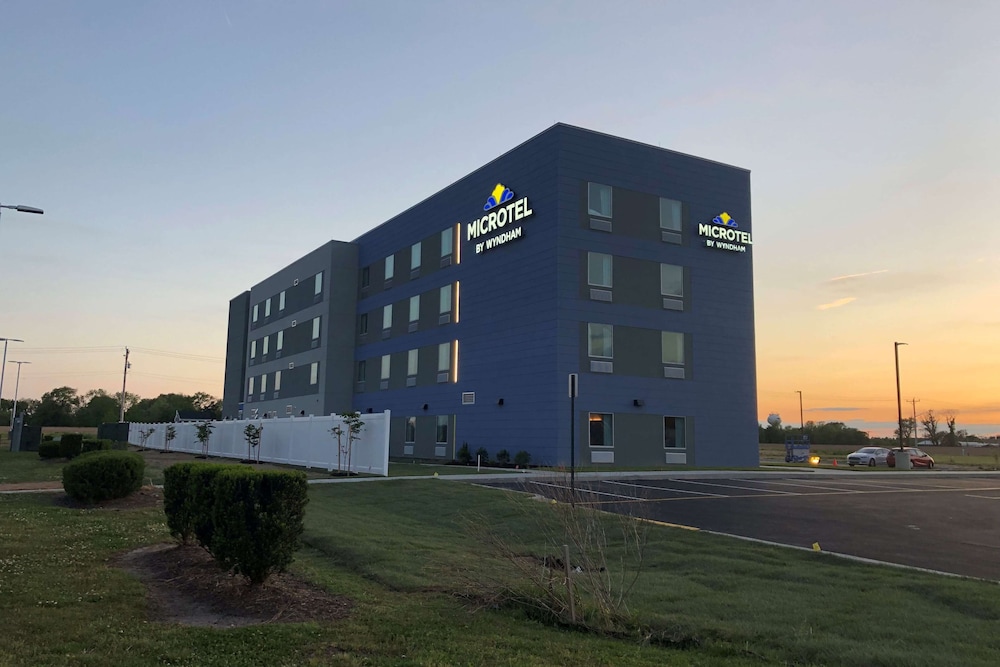 Microtel Inn & Suites by Wyndham Milford 1/54