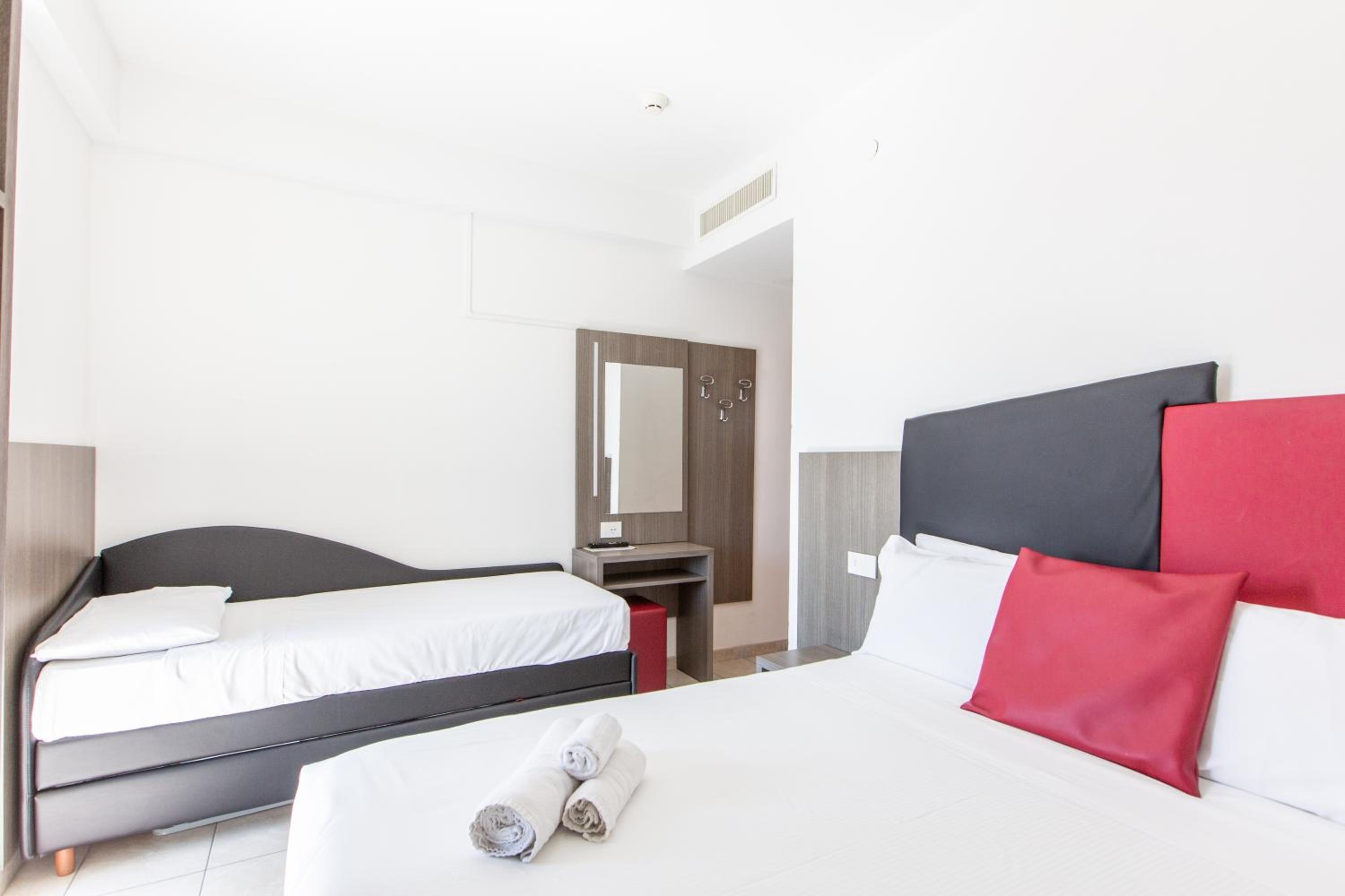 Room, Triple, Balcony, Grazia Hotel 7/10